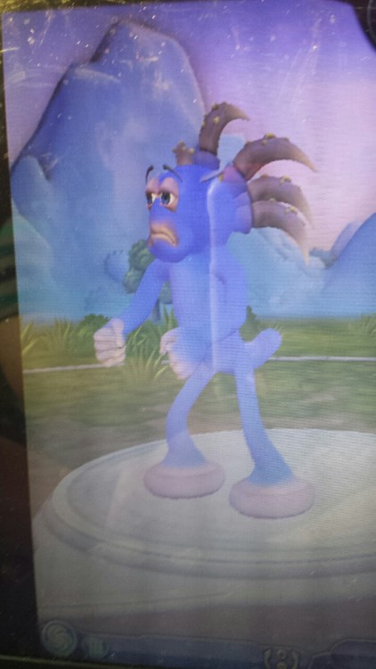 simon-yorke:  shifftastic:  MY 11 YEAR OLD BROTHER TRIED TO MAKE SONIC THE HEDGEHOG IN SPORE AND I’M SCREAMING  clearly, i must travel at a hurried pace 