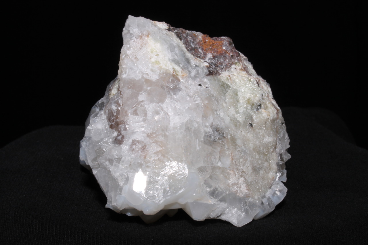 ifuckingloveminerals:  Chalcedony (WL, LW, SW, WL, SW)Mexico