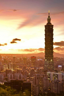 ilaurens:  Taipei 101 - By: (yanyun) 
