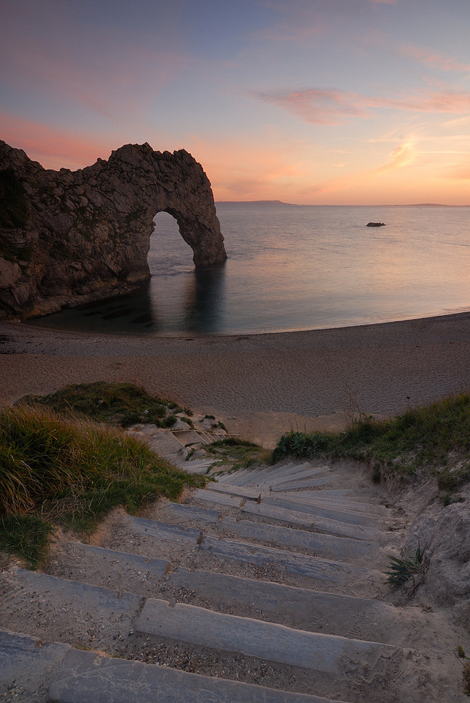 ata-raxie:  Durdle Door, Jurassic Coast (by Marcus Reeves) 