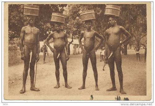 matrixbotanica:The Batammariba or Somba people are historically known for their ancient penis elongation and enlargement techniques. The Somba people practice  this technique during male initiation into adulthood. A traditional  herbs is pounded and robbe