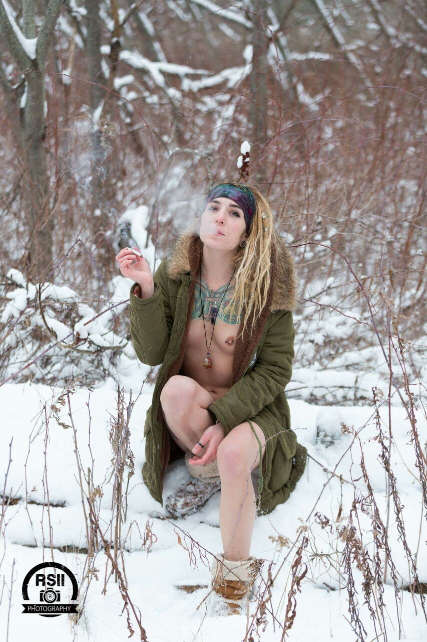 piklewig:  Smoking my life awayy.