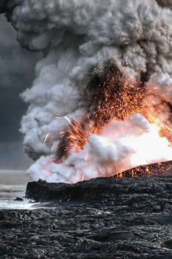 asapm0b:  Volcano in Hawaii by Alain Barbezat.