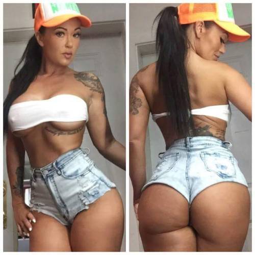 legnylonist:  That ass is amazing! 
