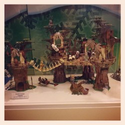 Santa, I would like this for Christmas please #ewokvillage #lego