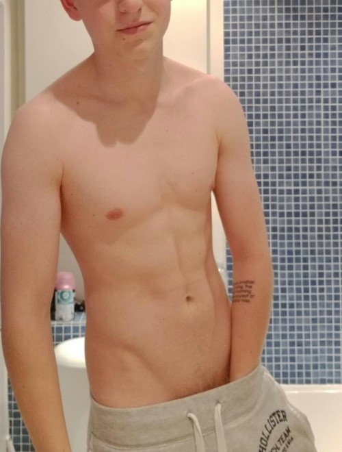 gaytwinksboysnude:    I’m on my Cam Now Check Me Out -Click Here- #ReblogMe ツ