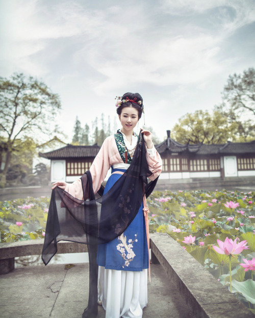 Traditional Chinese fashion in Song dynasty style. Inspired by classic literary story of taoism 麻姑献寿