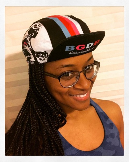 deucedlydeuce: Stylin’ with my new cap! #bgdb #blackgirlsdobike  #deucedimples  #dapperdeuce  #bikel
