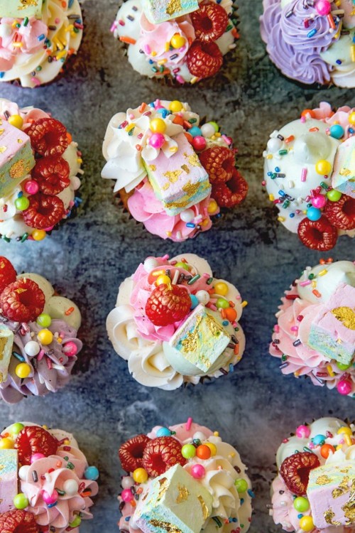 guardians-of-the-food:  Unicorn Cupcakes  @hi-kitty-kitty
