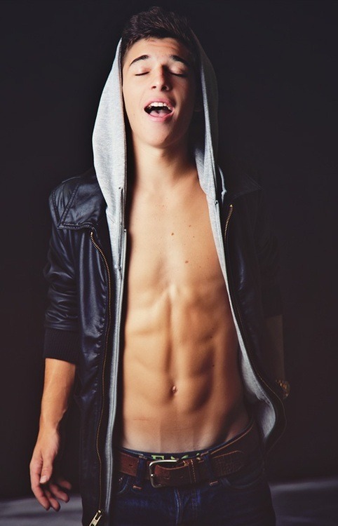 canadianandgay:  Sean O’Donnell <3