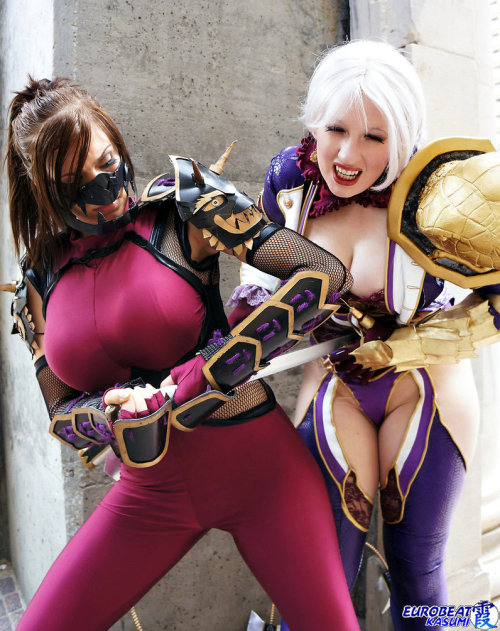 turner-d-century:  fora-dos-padroes:  Ivy x Taky - Soul Calibur  MIss Sinister : Taki ; Belle Chere: Ivy Valentine   Hurt me ;)