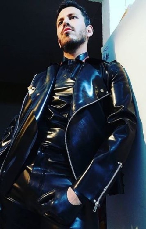 hotrubberlover: punkerskinhead: shiny rubber suit…love it Sexy Rubber gear very Rubbery and h