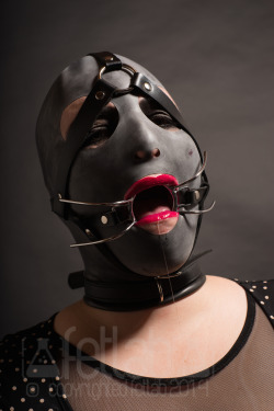 vikasfetishexperiments:  Vika Photo: fetlab Mask by rubear.ru