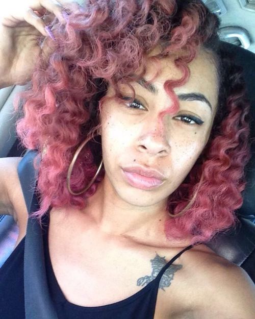 Freckles ☺️ #la #lifeofamodel #selfie #photoshootready #purplehair #lightskin #redbone #tatted #tatt