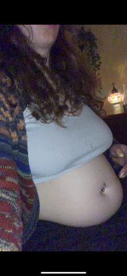 Porn photo :My belly bulge and growing boobies 🥰