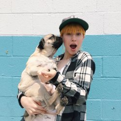 paramoreupdates:  Hayley Williams with Doug the Pug x