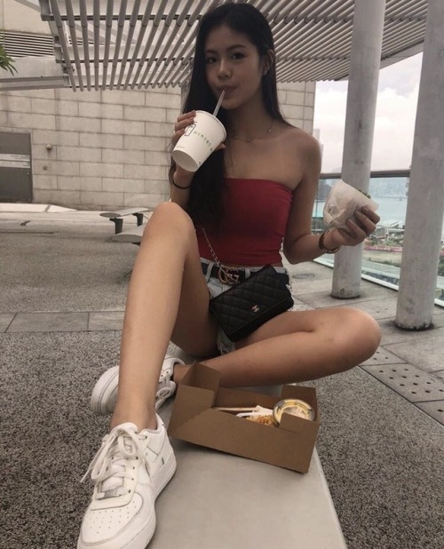 irubishootip0st: sexysingaporexmm: sgfappinggoods: Jocelyn with cute face and nice body. Gotta bang 