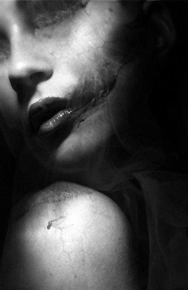 black-white-madness:  Madness:  Amor Mundi — Federico Bebber con Diana Dihaze 