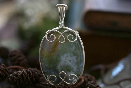 Moss agate and labradorite pendants with sterling silver.Available at Etsy Shop - Sedna 90377