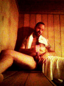 thepenispledge:  @thepenispledge sauna bate 