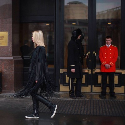 All eyes on @marynawayward outside the #Metropol hotel (at The Metropol)