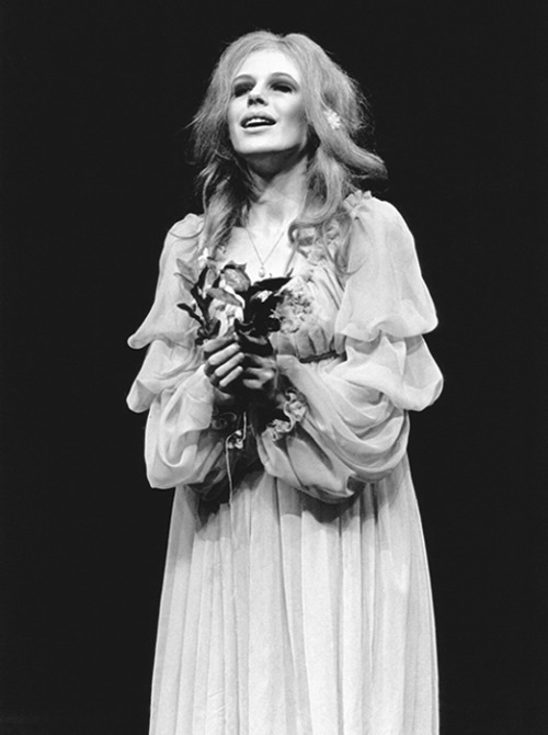 papapiusxiii: Ophelias, 1905-2019:Sada Yacco as Ophelia in Hamlet, 1905.Vivien Leigh as Ophelia 