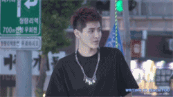 kyotao-deactivated20130810:  kris getting elbowed in the nose by an oblivious chanyeol, but still being all suave about it 