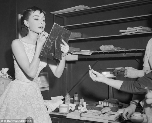 ladyaudreys: Audrey backstage at the Oscars