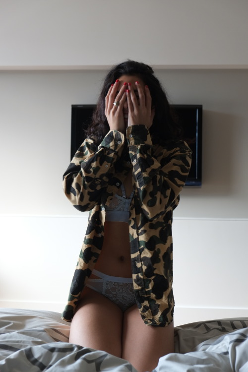 cocaineshorty: vasitii: i make my boyfriend take pictures of me xx