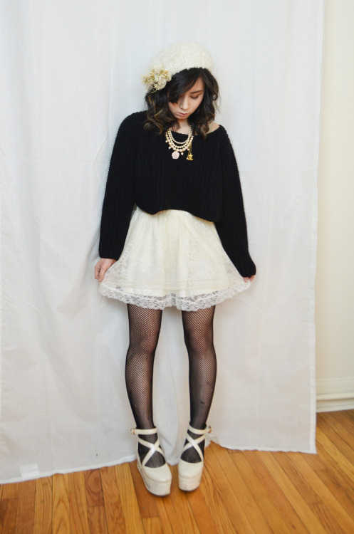 UNIF: cropped sweaterTralala: skirtLiz Lisa x Yui Kanno: shoesAlice & the Pirates: pearl necklac