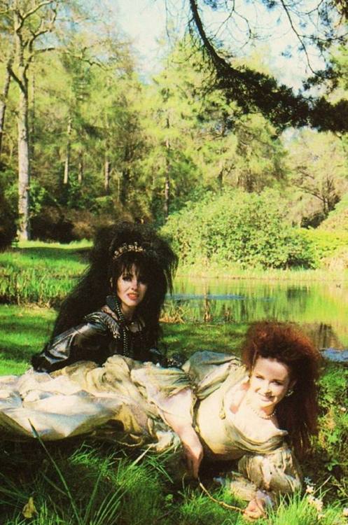 theorderovdeath:Strawberry Switchblade