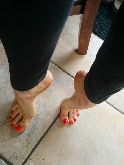 XXX blackrussian007:I think these toes need some photo