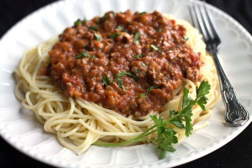 foodffs:  This fast-track recipe for Quick & Easy Spaghetti Bolognese meat sauce is bursting with flavor and cooks in just 30 minutes! http://www.errenskitchen.com/quick-easy-spaghetti-bolognese/