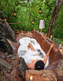 rickmarcia:  showeringoutdoor:Not a shower, but wow.  So cool  @empoweredinnocence