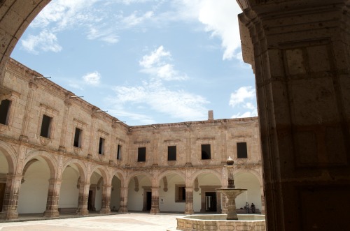 Morelian patios. Centro Cultural Clavijero | Morelia, Michoacán, MéxicoPhoto: Jadiel Galicia