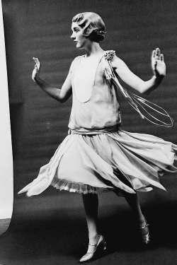 gingerrogerss:  Julie Andrews for the Broadway