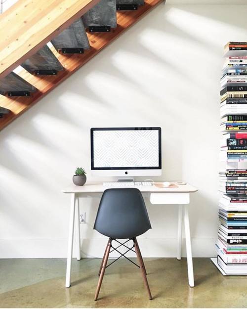 Hump day hero. The Stash Desk. #humpday #workit #design @heatherderagon @workspacegoals