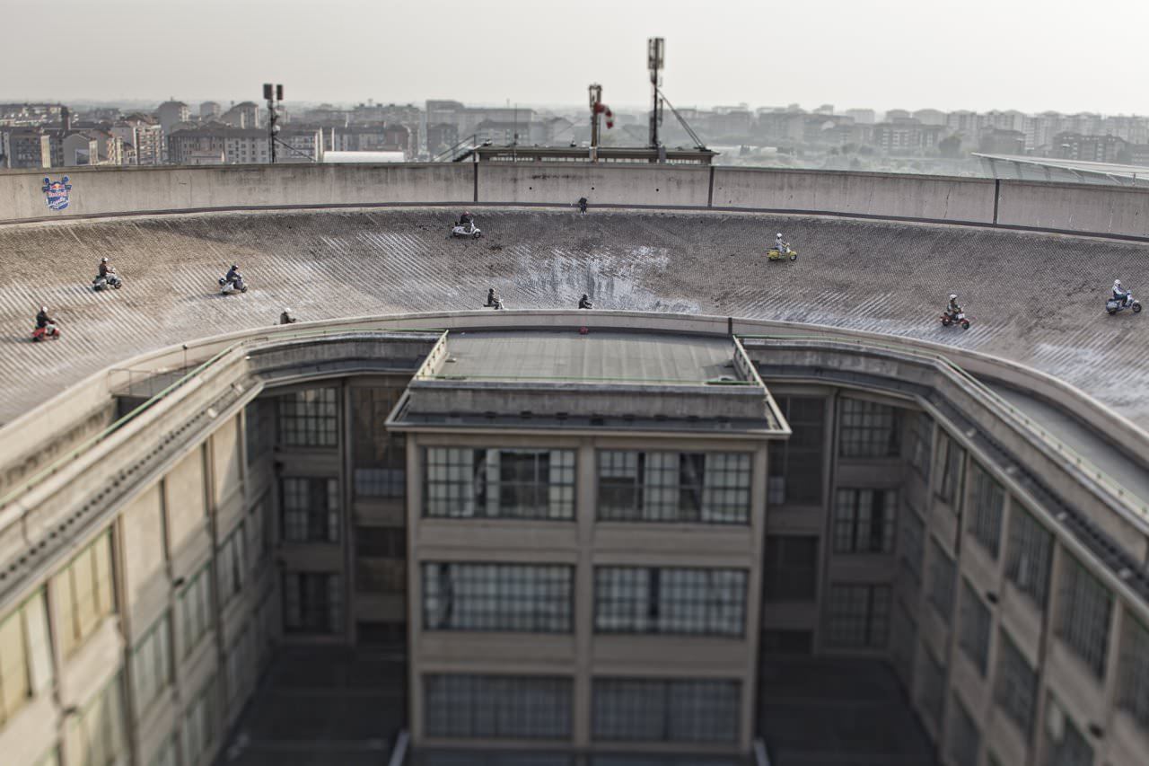 vespapapapa:  Rooftop riding!! Love Vespa!! Thanks Fiat!!
