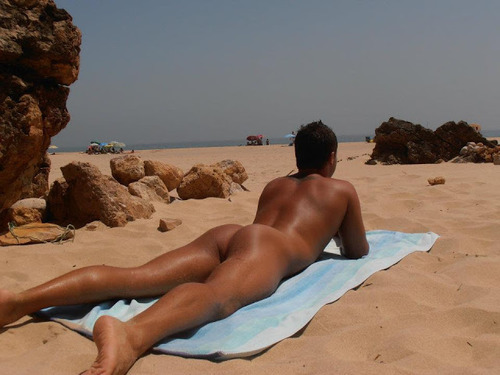 nudeposes:  More nude photos at: pure-nude.tumblr.com