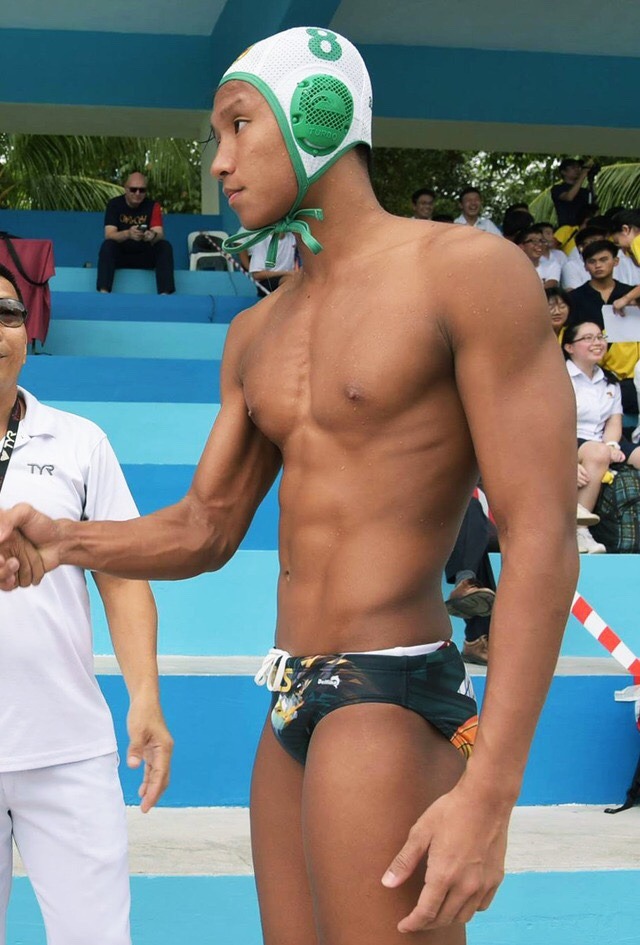 overture69:  sghotteens: I’d lick those abs and let him fuck me.  in a heartbeat