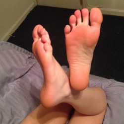 cheesyfootsniffer:  karathefootgoddess:  dosent this look like a nice soft place to rest your face?  Yes!!!!!