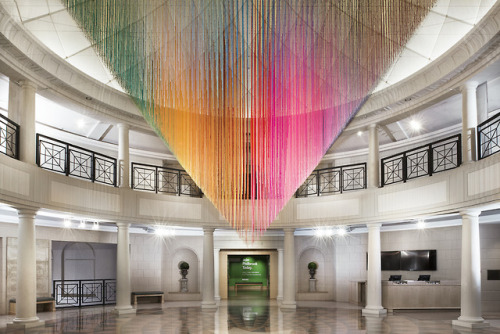 itscolossal:  Vibrant Gradients of Suspended Yarn Reflect HOTTEA’S Personal Memories 
