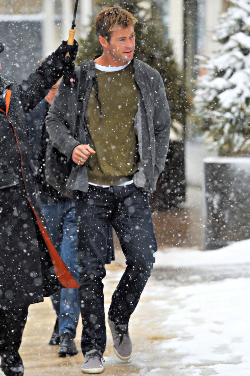 hookedonhemsworth:New York City - March 5, 2015