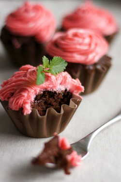 Vegan-Yums:  Valentine’s Day Chocolate Cupcakes By Elina Innanen On Flickr. 