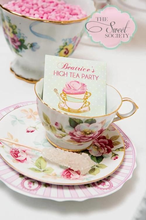 haveateaparty:thelittlethingsofanyear:Trouvé sur bistronomy.ne- - nothing like a tea party –