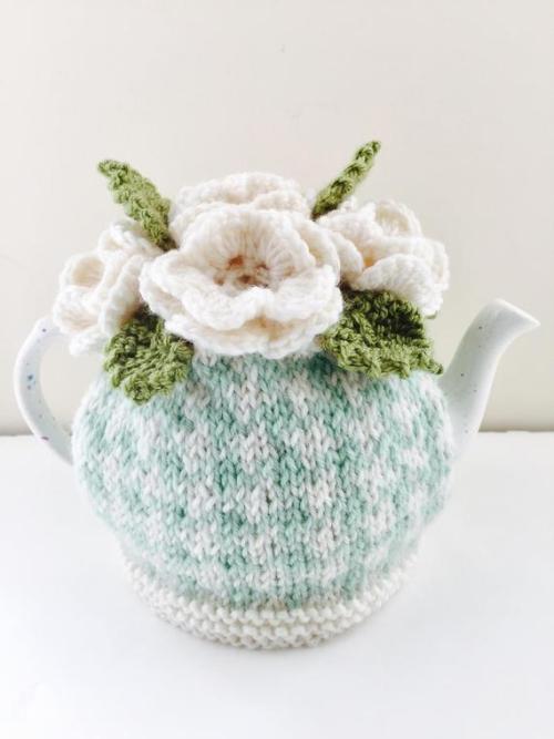 Floral Tea Cosy //taffertydesigns