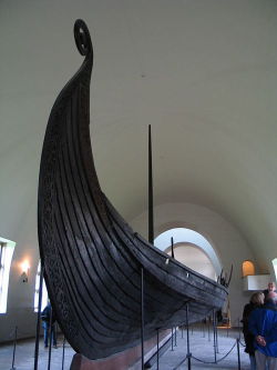 asatru-ingwaz:  Examples for the Viking “Broa/Oseberg Style” (c. AD 780-850) Photo 1: The Oseberg Viking Ship at the Viking Ship Museum, Oslo Photo 2: Detail from the Oseberg ship Photo 3: Detail from the back bow of the Oseberg ship Osebergskipet