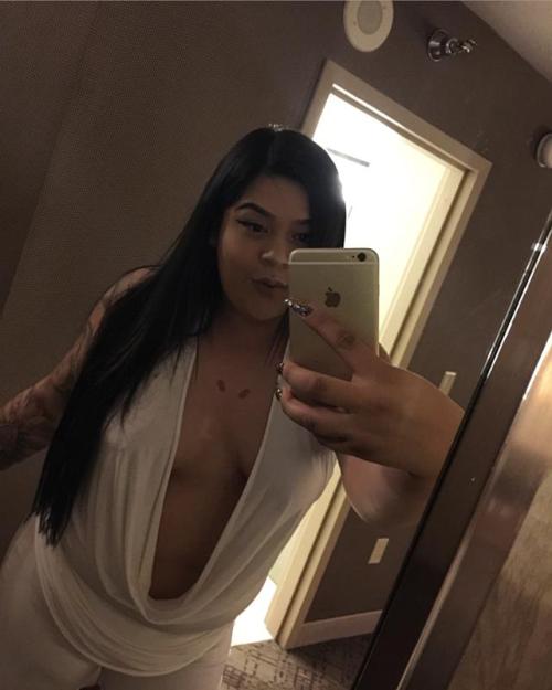 latinashunter:  Beautiful Thick Latina Perfection. porn pictures