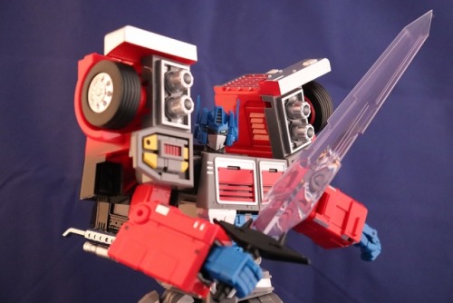 falldownthemountain:Fans Hobby MB-04 Gunfighter II (Laser Optimus Prime)