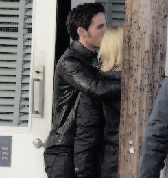 captainswansource:  Colin and Jen filming 11/18 [x] 